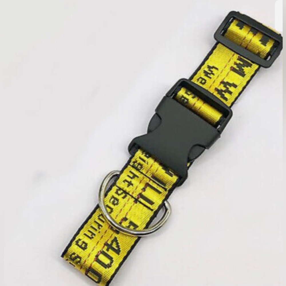 💛 off white collar and seat belt